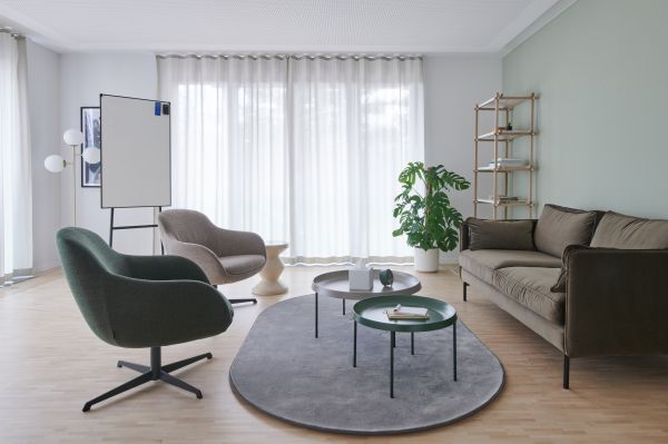 moderner Meetingraum für Coachings, Therapien oder Workshops in Zurich