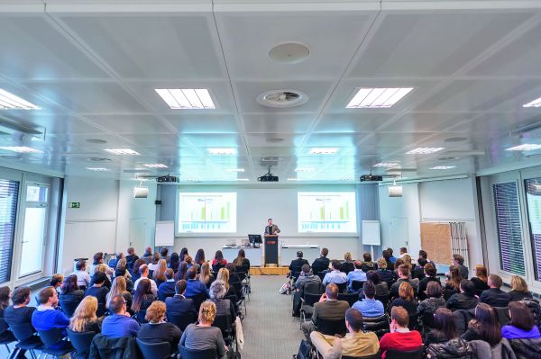 Coop Tagungszentrum, Aula in Muttenz