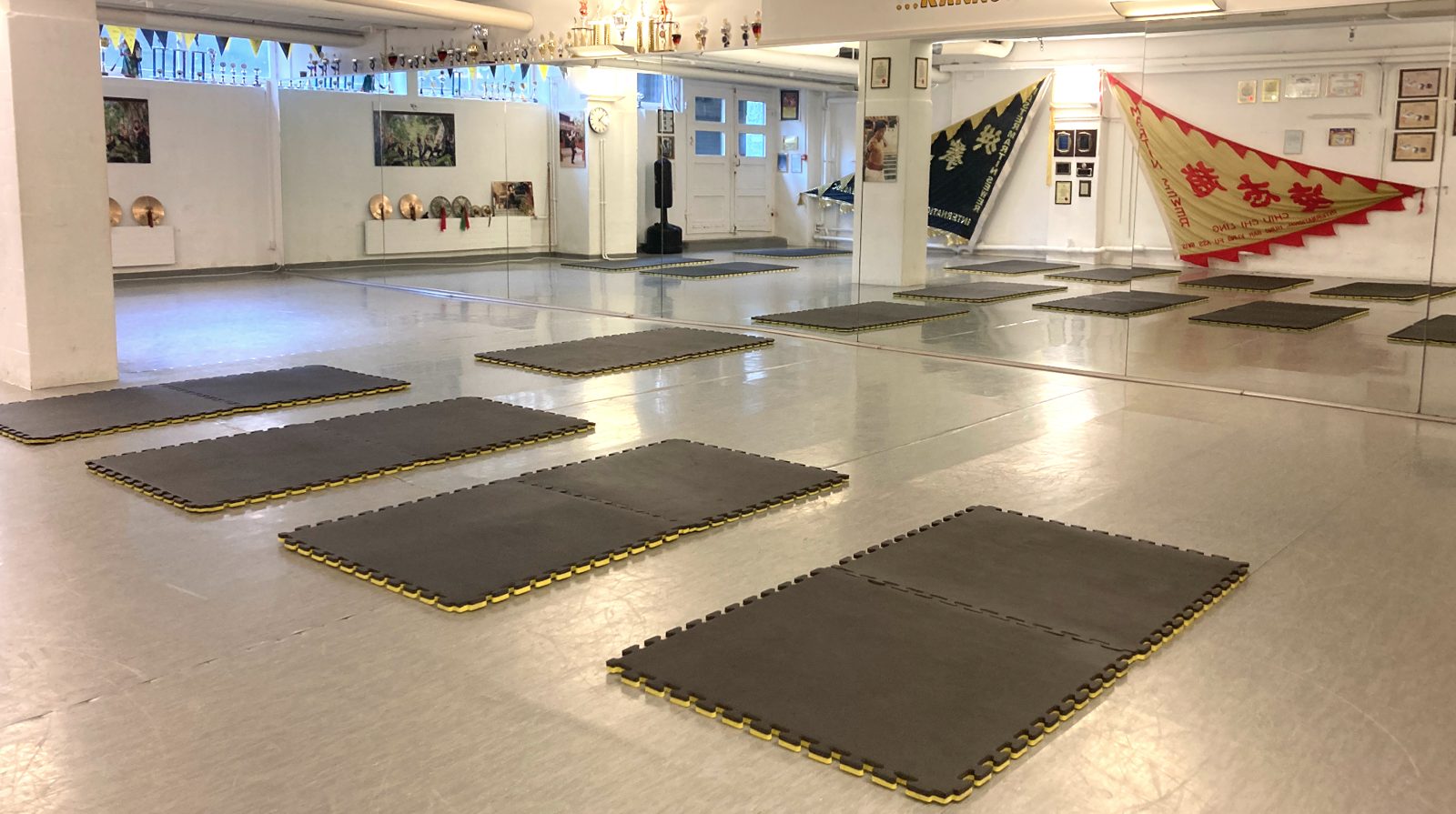 Trainingsraum für Yoga, Kampfsport, Klangtherapie etc., weiteres Bild