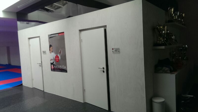 grosser, heller Fitnessraum, weiteres Bild