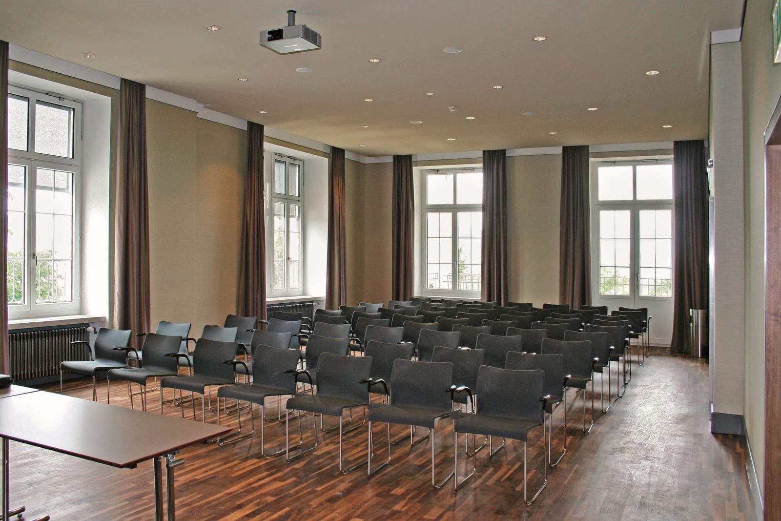 1. EPI Park Seminar & Restaurant, weiteres Bild